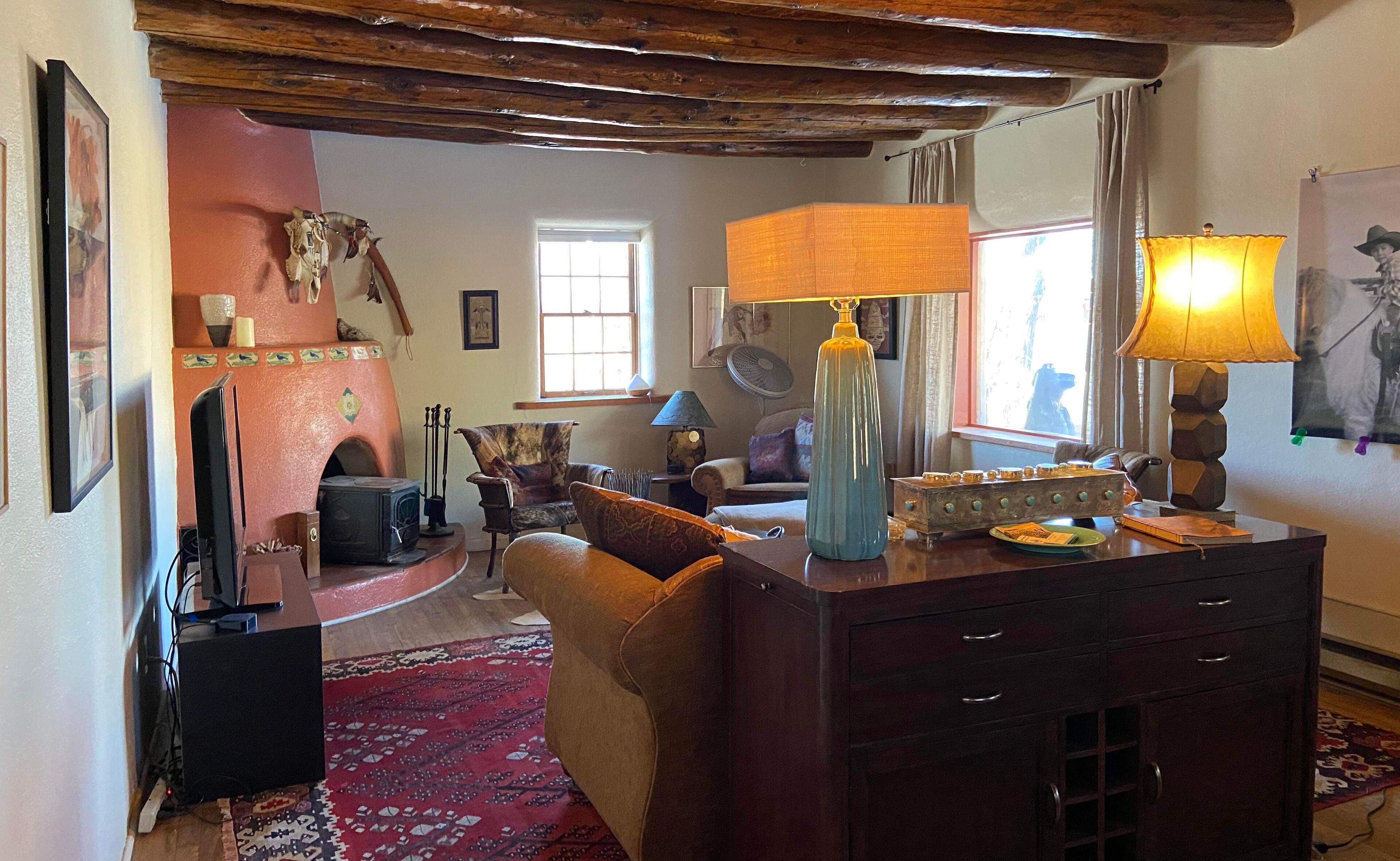 A Quaint 2 bedroom / 2 Bath just minutes from the Taos Town Plaza