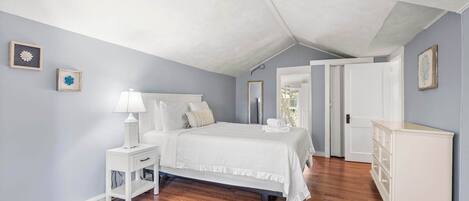 7 عدّة غرف نوم ومكواة/لوح كي وواي فاي وملاءات أسرّة