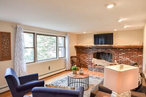 TV, fireplace, offices - 4 Mins to Bayside Beaches! (Eastham)