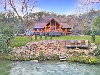 Luxury Riverfront Cabin - Pet Friendly