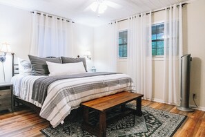 4 chambres, bureau, fer et planche à repasser, accès au Wi-Fi (inclus)