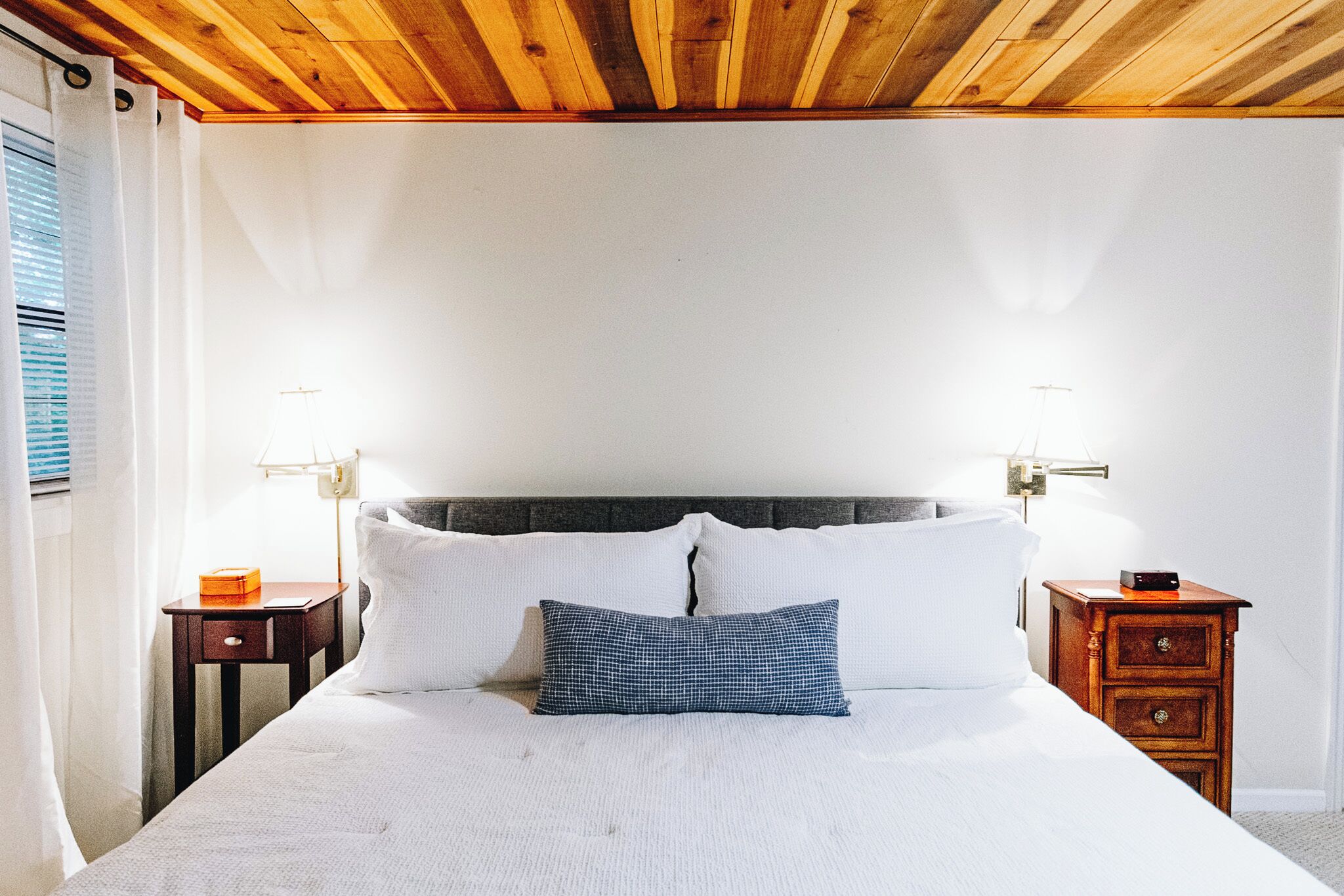 4 bedrooms, desk, iron/ironing board, free WiFi