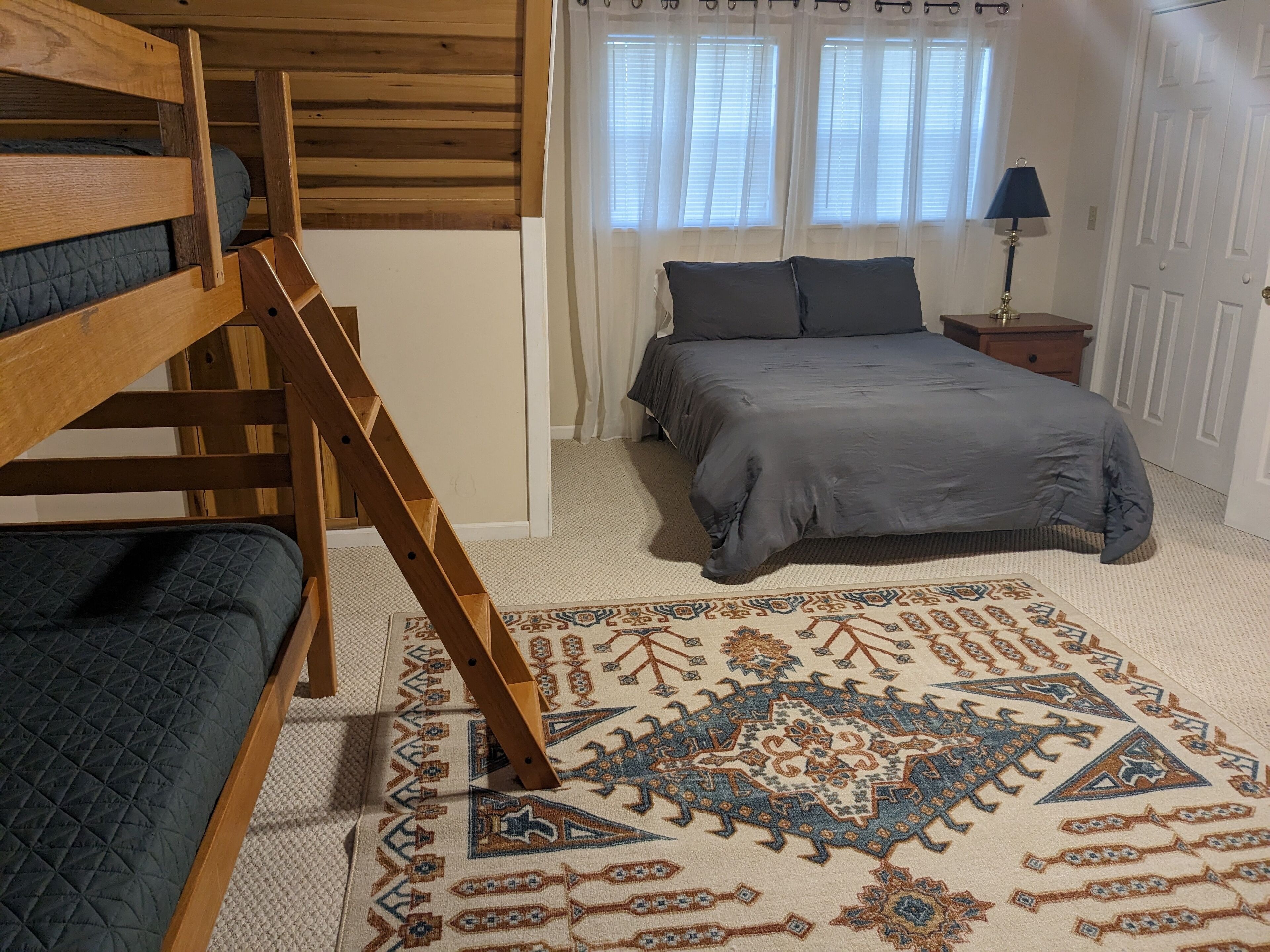 Perfect Lake Haven for Family Retreats w/Private Dock.  