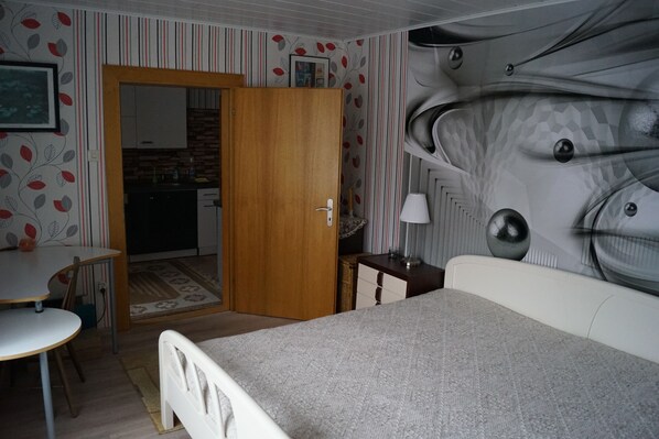 4 bedrooms, desk, iron/ironing board, free WiFi