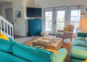 TV connectée, table de tennis de table, livres