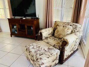 TV - Classic Caribbean villa wt private pool and ocean view (Frigate Bay)