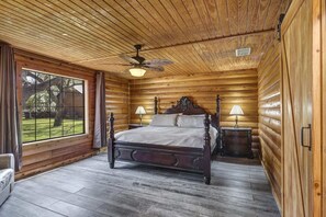 4 Schlafzimmer, Schreibtisch, Bügeleisen/Bügelbrett, WLAN