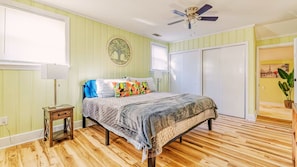 3 bedrooms, memory-foam beds, desk, iron/ironing board