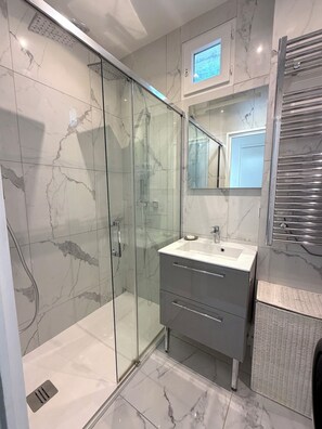 Shower, free toiletries, hair dryer, towels