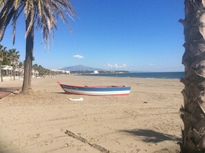 Una spiaggia nelle vicinanze