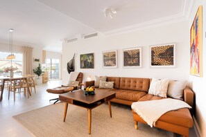 Smart TV, DVD player, stereo, printers - Location! Beautiful apartment in front of the port and beach (Estepona)