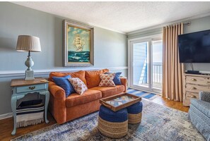 TV, video games - Recently renovated condo in Cherry Grove area of N. Myrtle Beach (North Myrtle Beach)