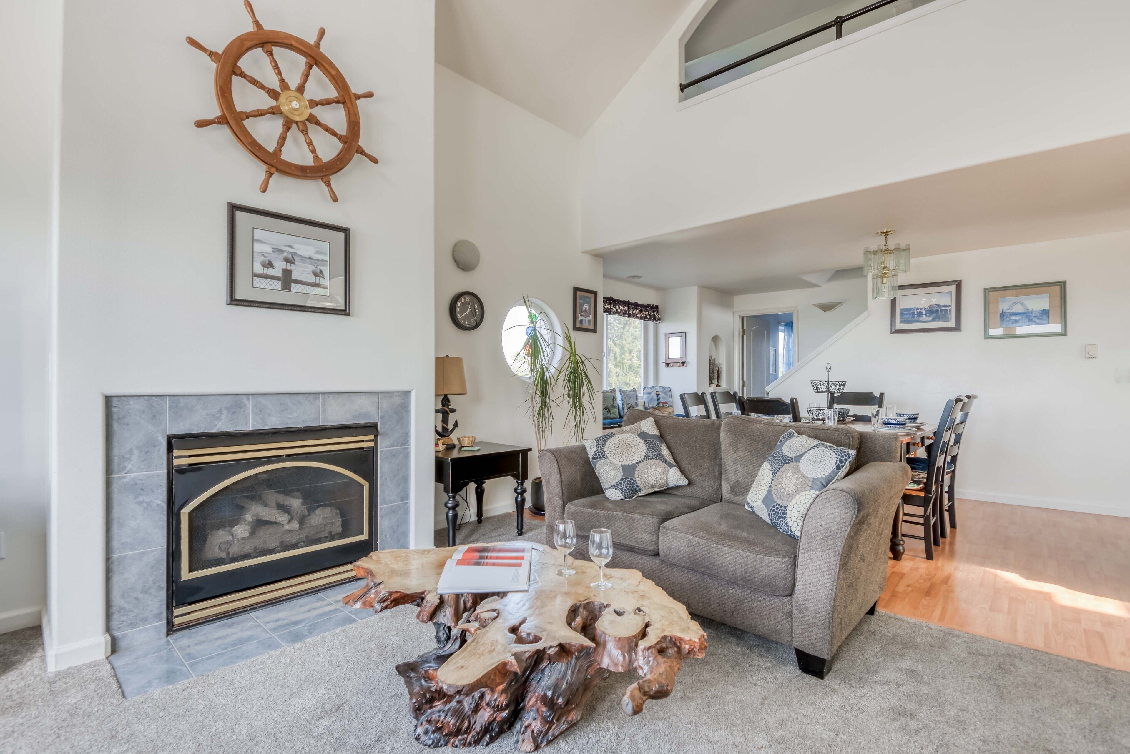 Beach House with Amazing Views, Pool Table, Large Deck, Room for the Whole Famil