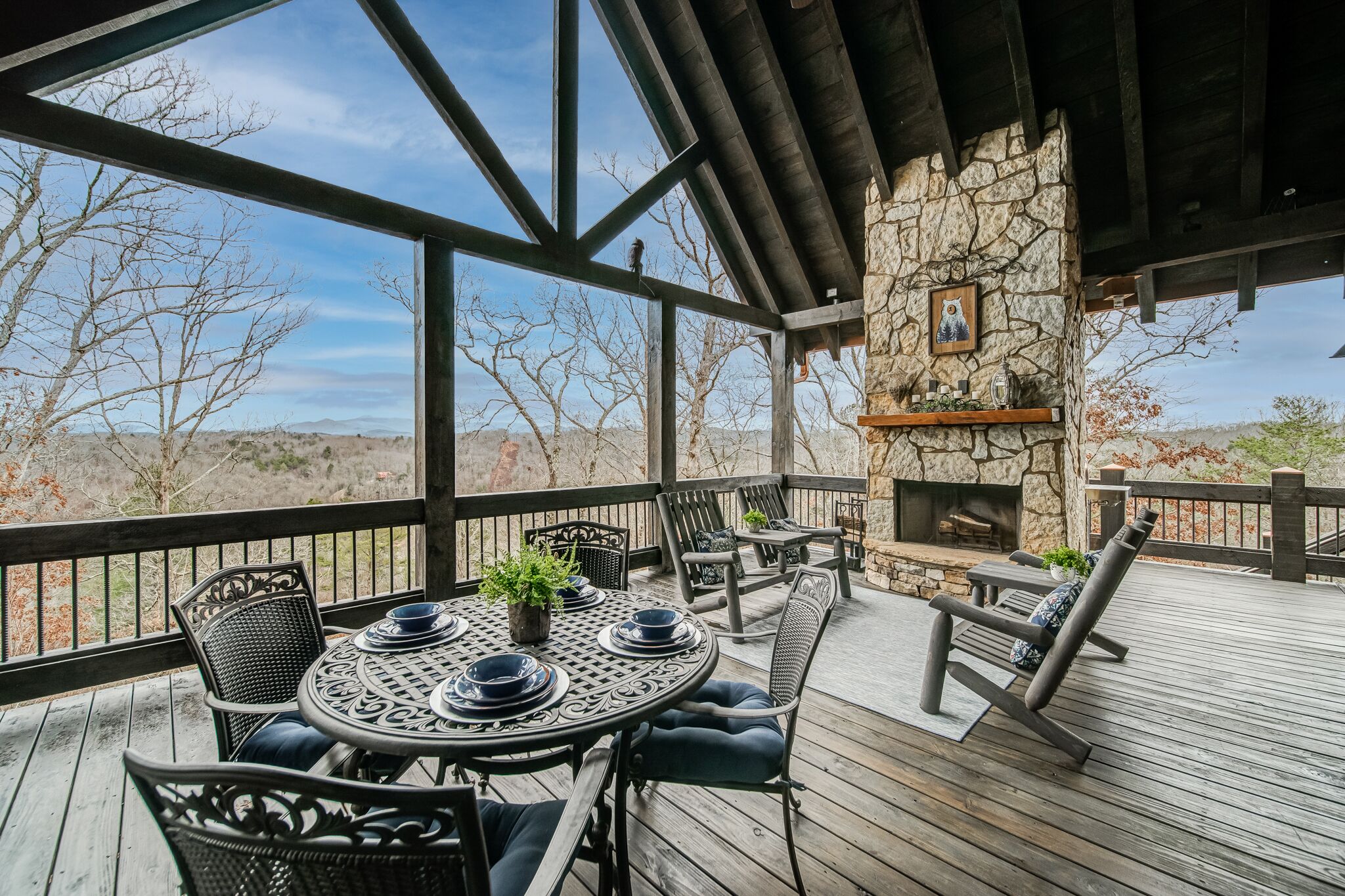 Elegant Blue Ridge Cabin- VIEWS, Hot Tub, Fire Pit, Pool Table