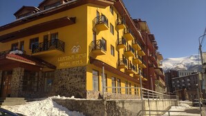 Front of property - Hotel Hills (Borjomi)