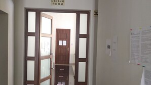 Mini-fridge, dining table - Hotel Hills (Borjomi)