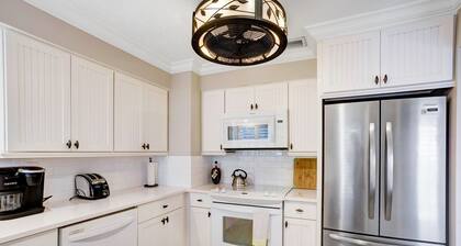 Cute Three Bedroom Home with Private Pool, Close to the Beach and Mercato