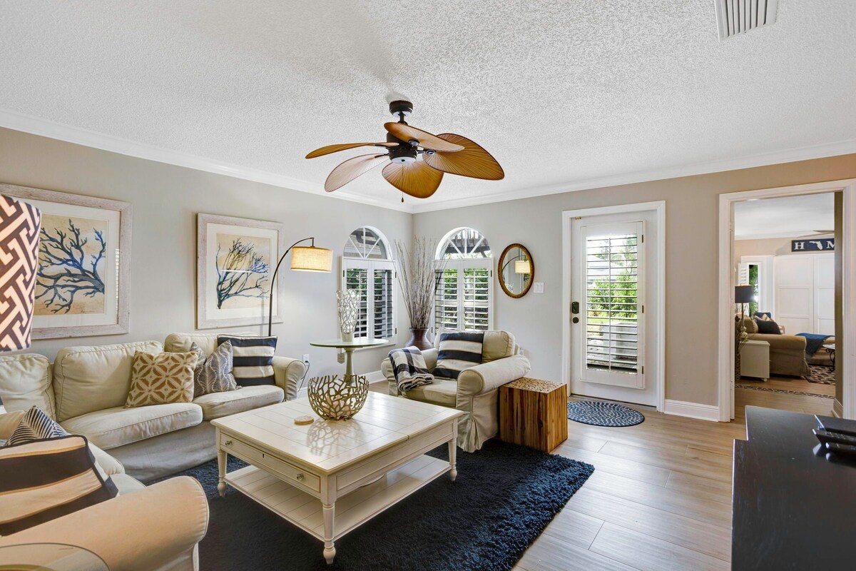 Photo 4 of Cute Three Bedroom Home with Private Pool, Close to the Beach and Mercato