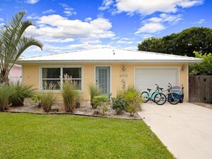 Exterior - Seahorse Villa 856 98th – Short Distance to Beaches, Shopping, & Dining (Naples)