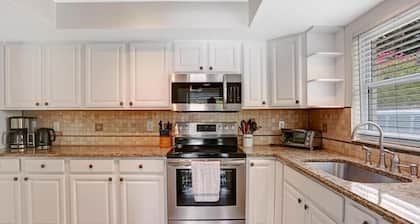 Seahorse Villa 856 98th – Short Distance to Beaches, Shopping, & Dining