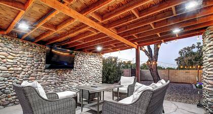 Scottsdalestays – 9BDRM Estate - Huge Pool, Sports Courts, Prime Location.