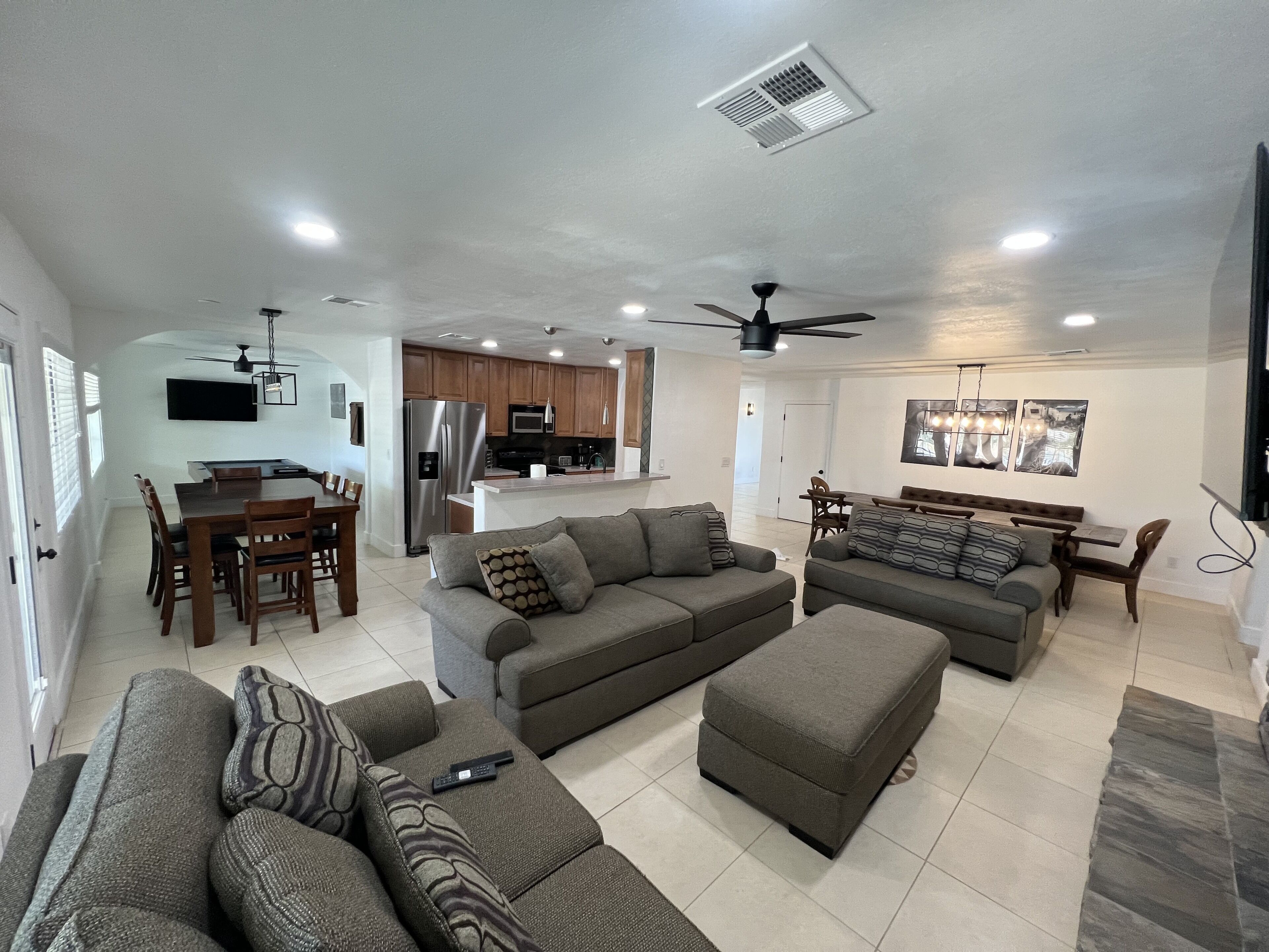 8/9 BDRM Multimillion Estate-Pool-Spa-Pickleball-Basketball ❤️ Central Location