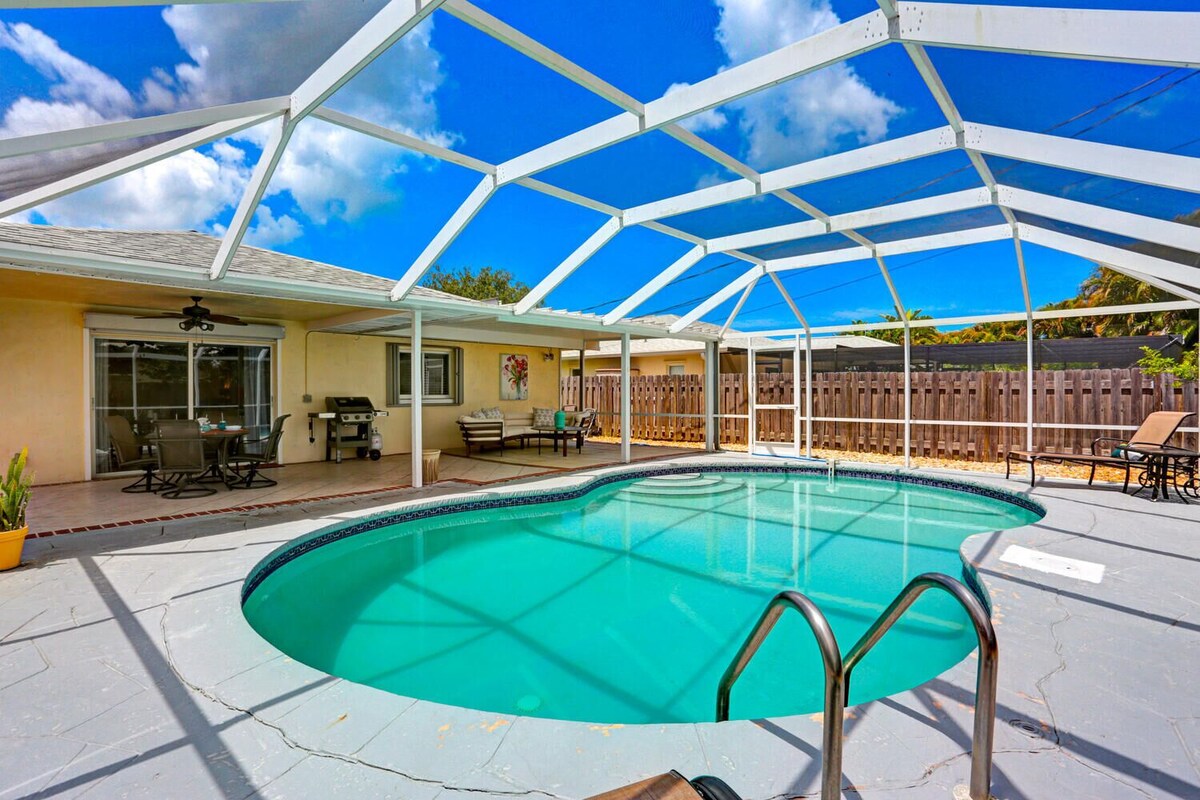 Large Pool Home Perfect for Everyone – Minutes from Beaches and Restaurants