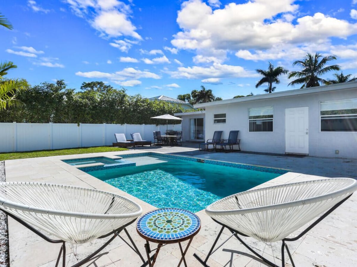 Beautiful Home with Private Pool – Minutes from Downtown Naples and Beaches