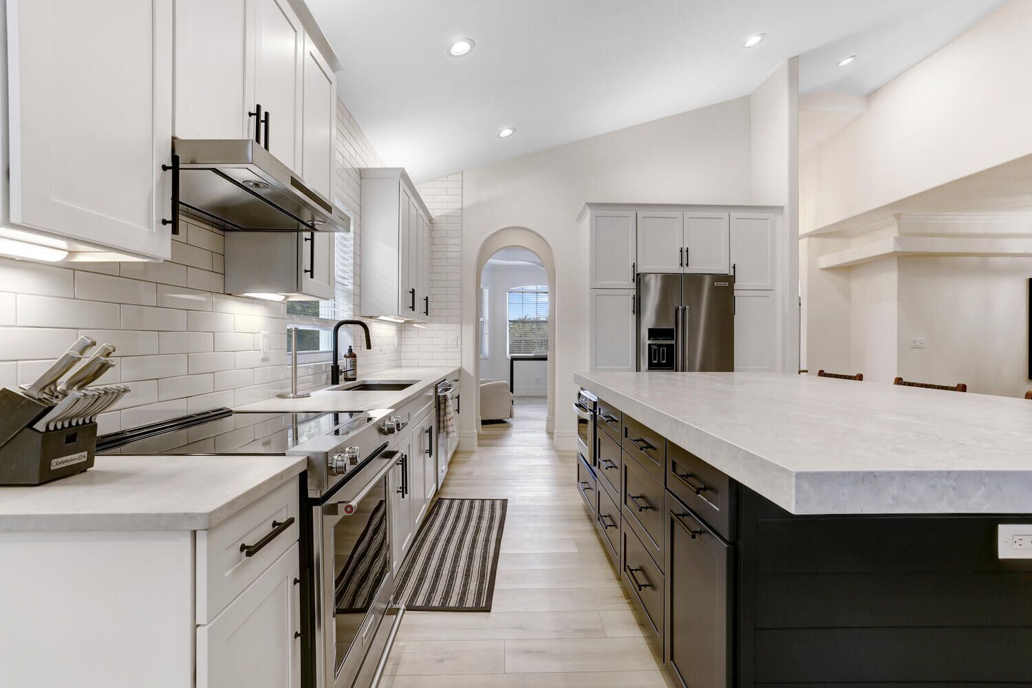 Refrigerador, microondas, horno, placa de cocina