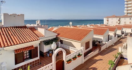 Unterkunft mit Meerblick, Terrasse und WLAN