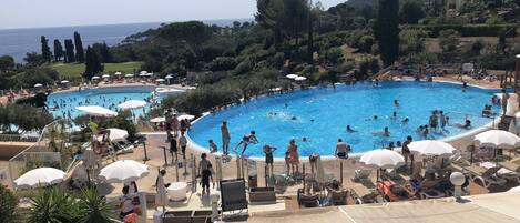 Piscina all'aperto, una piscina riscaldata