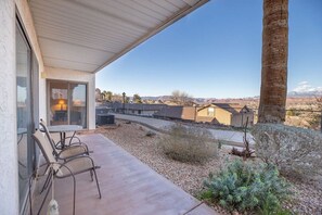 Terrace/patio - Waterpark resort with basketball, pickleball court (St. George)