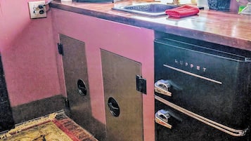 Fridge, coffee/tea maker, cookware/dishes/utensils, dining tables