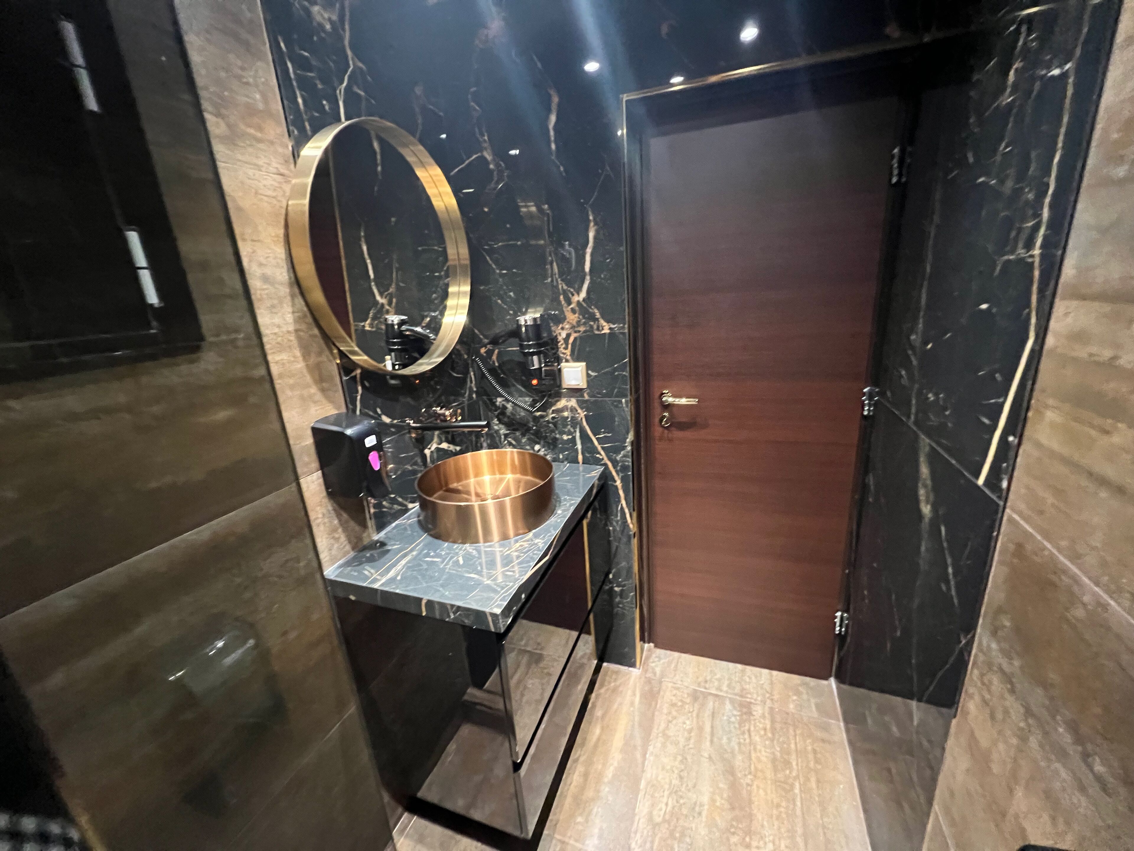 Panoramic Studio Suite | Bathroom