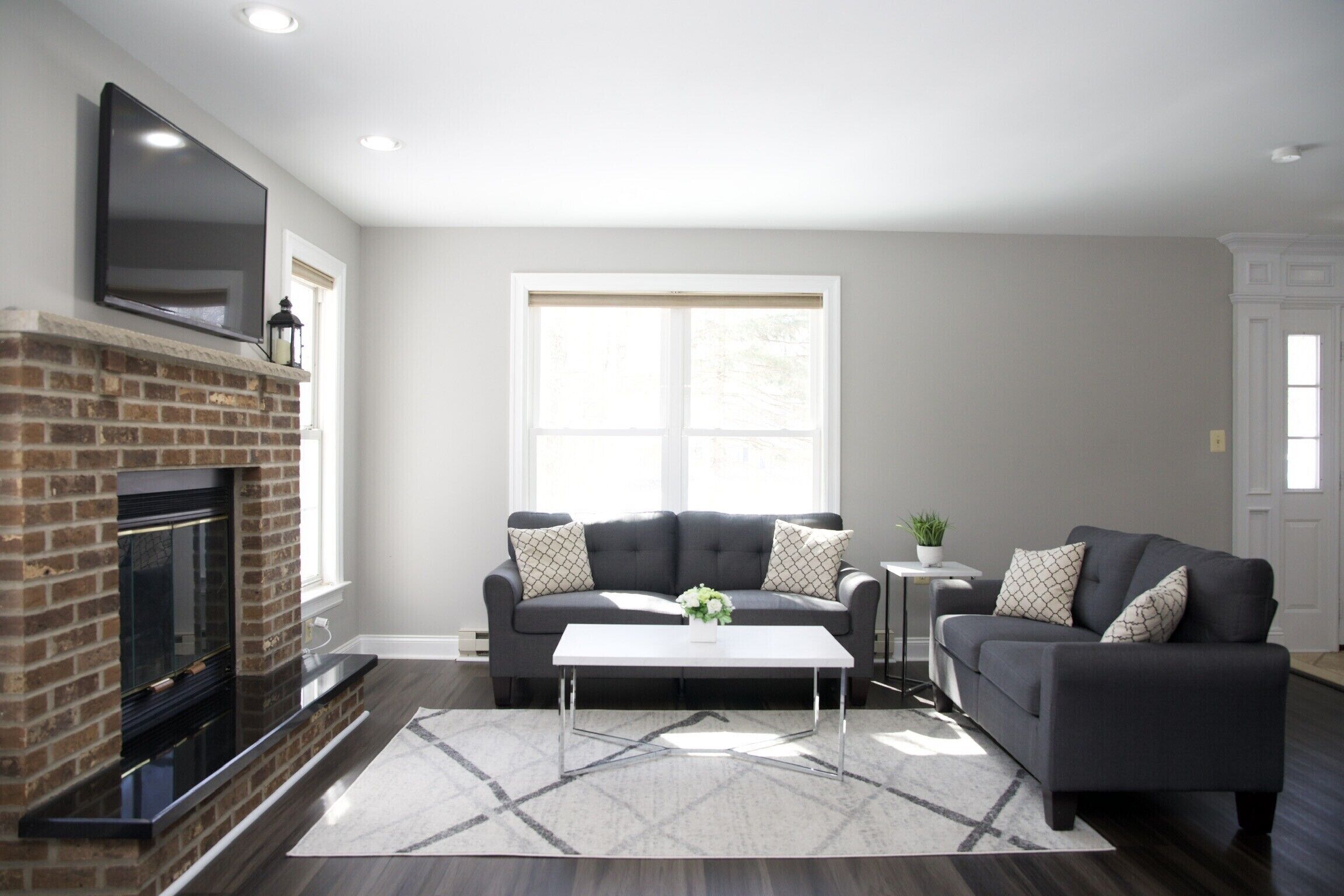 AMAZING *BRAND NEW* Home with PRIVATE HEATED POOL/ FIRE PIT!