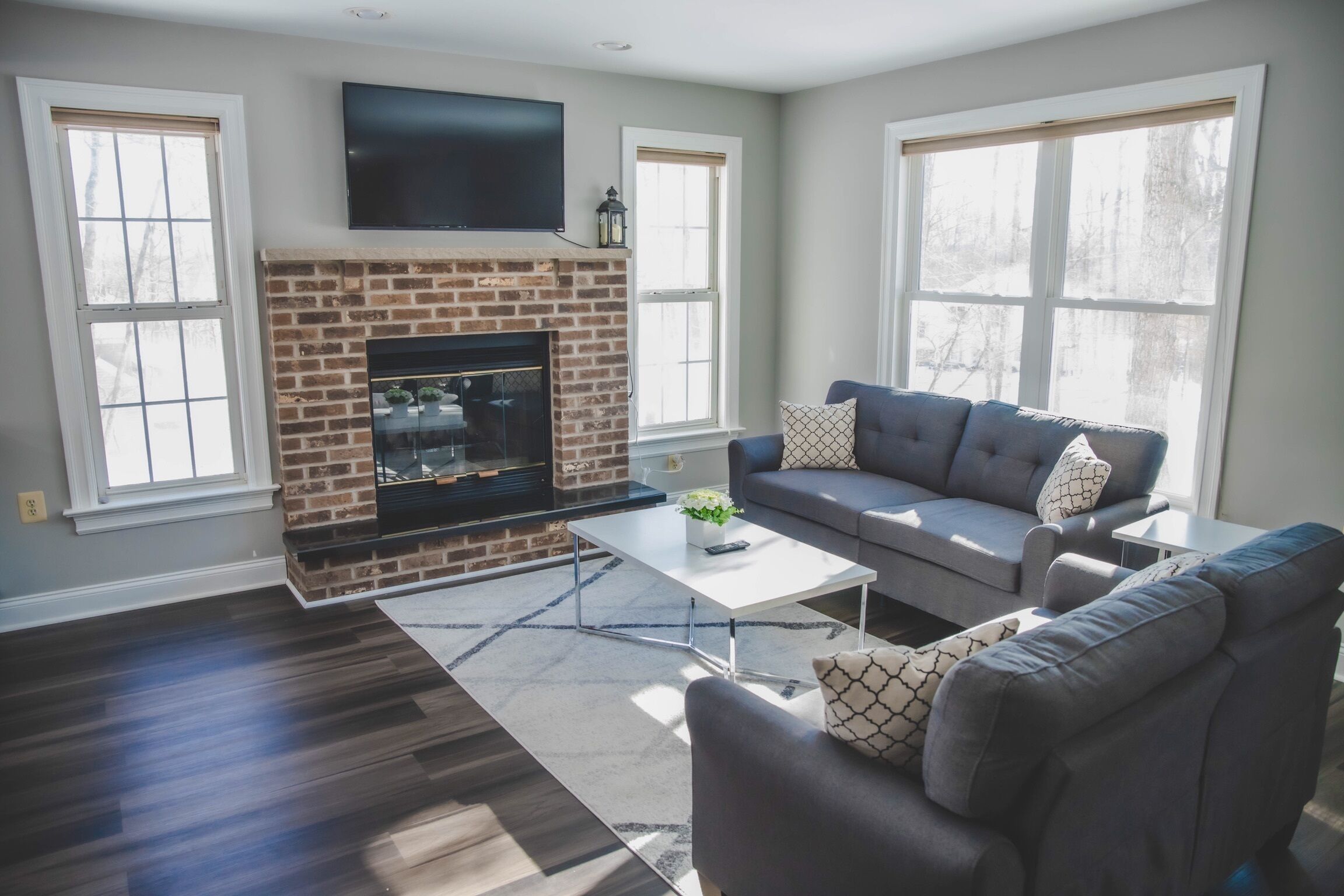 AMAZING *BRAND NEW* Home with PRIVATE HEATED POOL/ FIRE PIT!