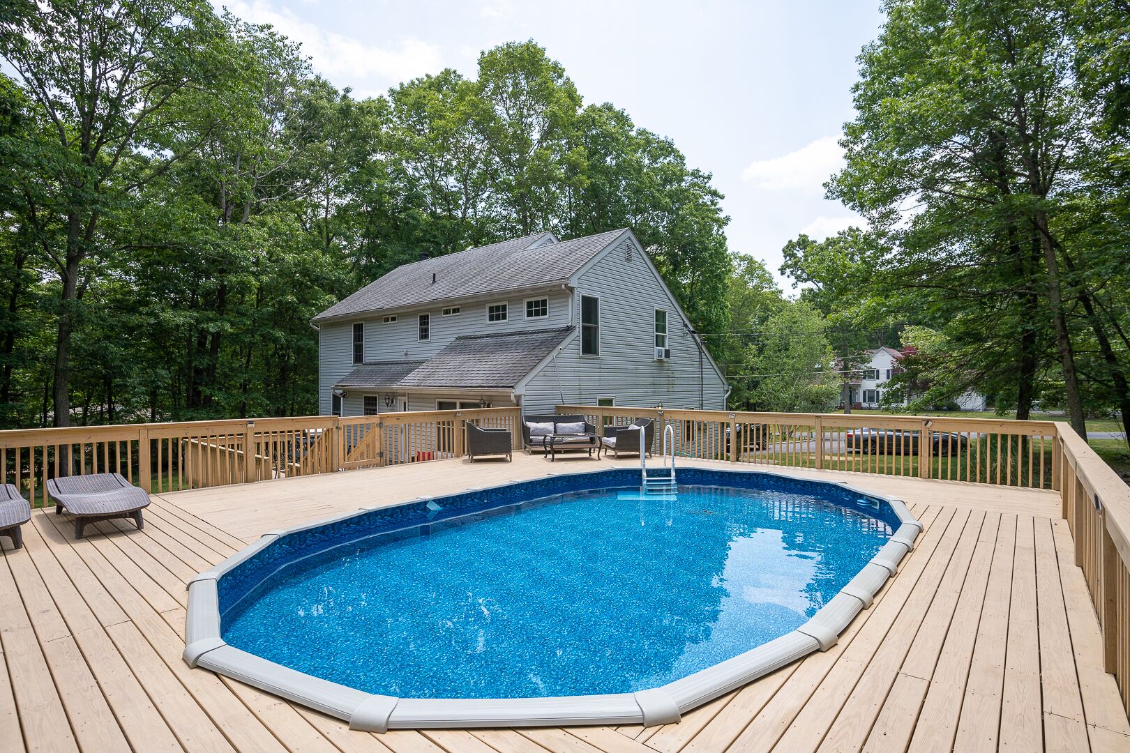 AMAZING *BRAND NEW* Home with PRIVATE HEATED POOL/ FIRE PIT!