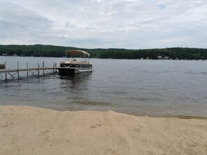 Sulla spiaggia, lettini da mare