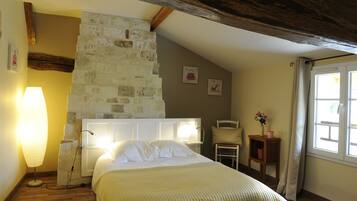 2 slaapkamers, een bureau, een strijkplank/strijkijzer, wifi