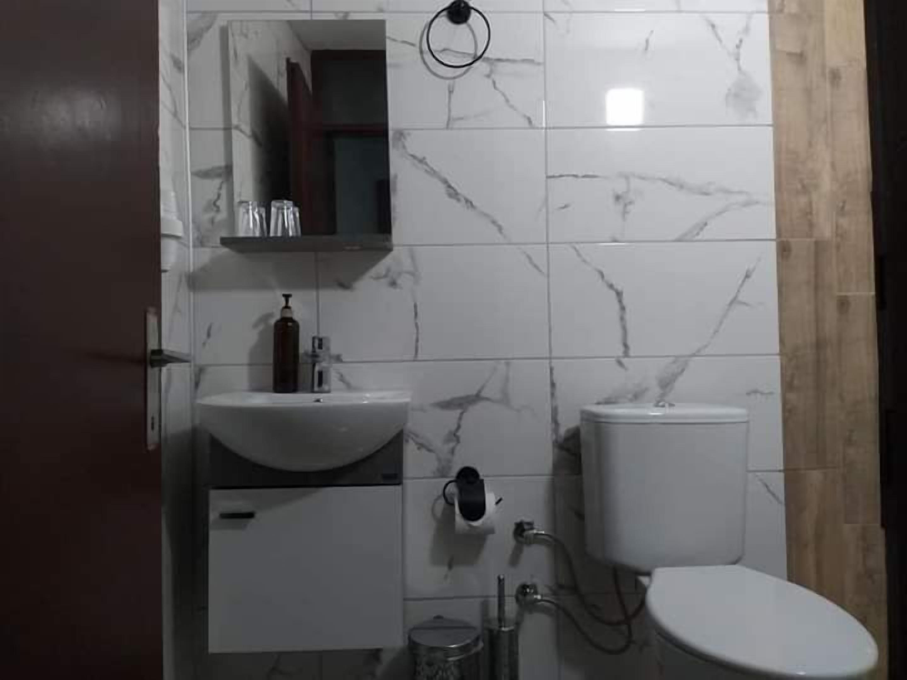 design twin room | bathroom