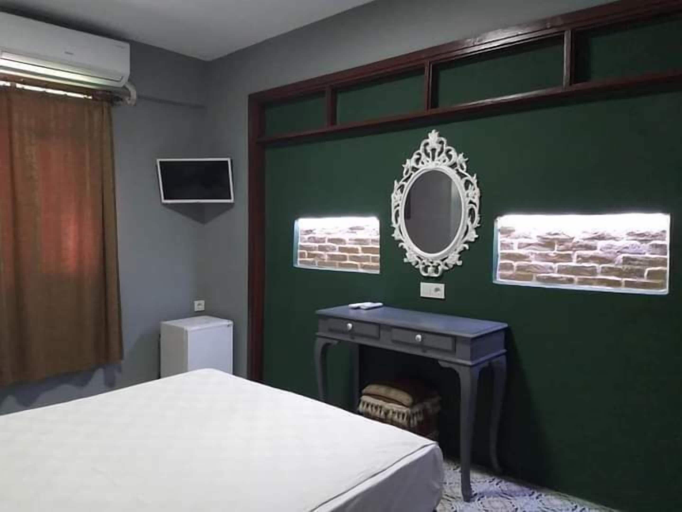 design double room | minibar, individually decorated, individually furnished, desk