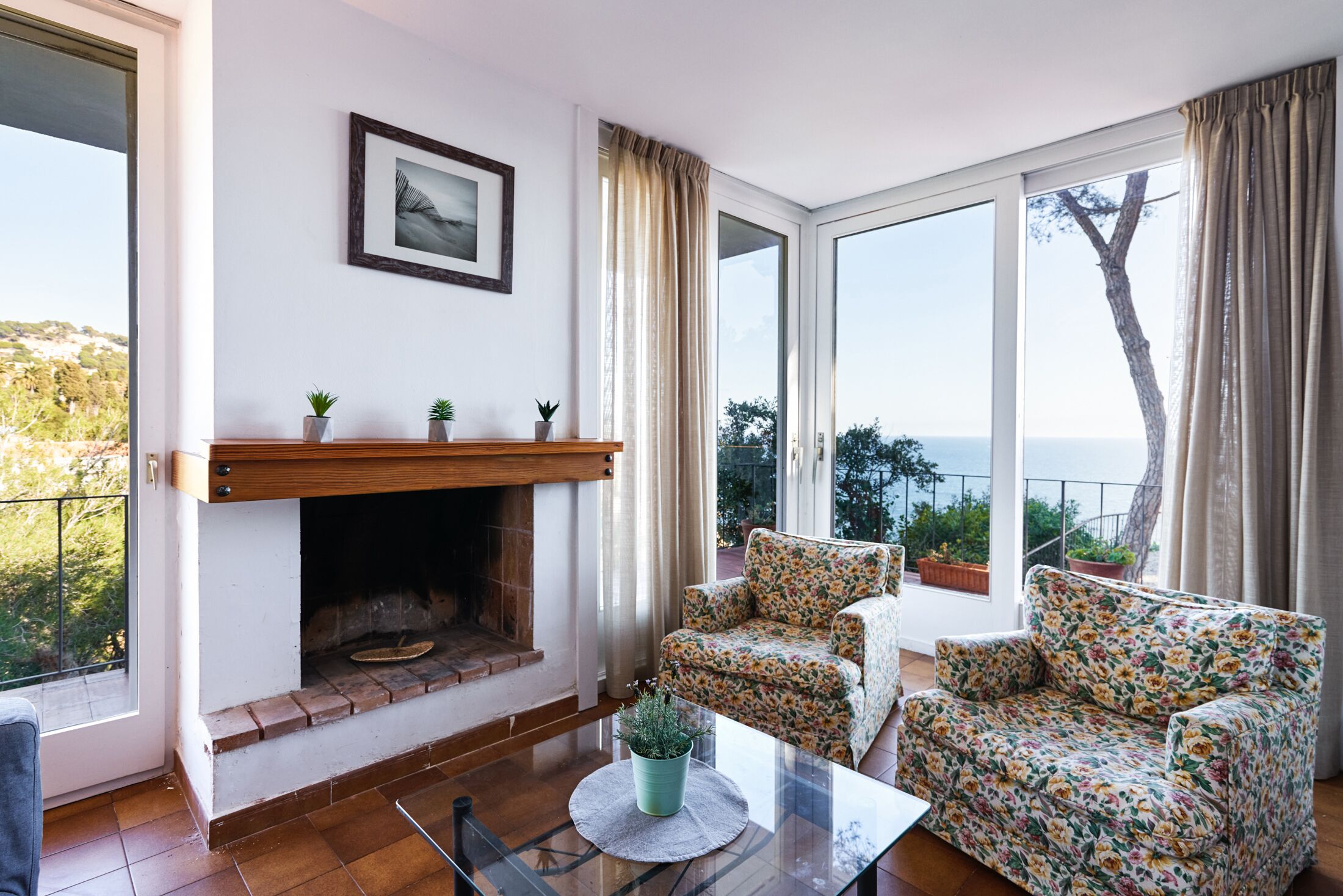 House on a cliff with beautiful views of the sea and pool with Jacuzzi