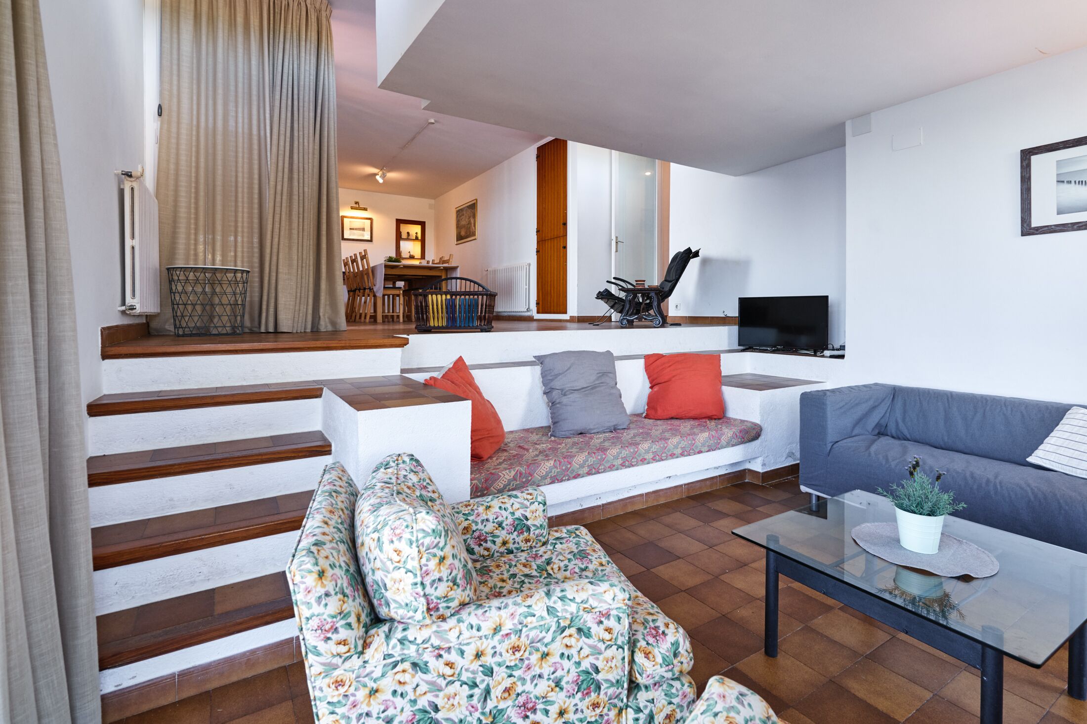 House on a cliff with beautiful views of the sea and pool with Jacuzzi