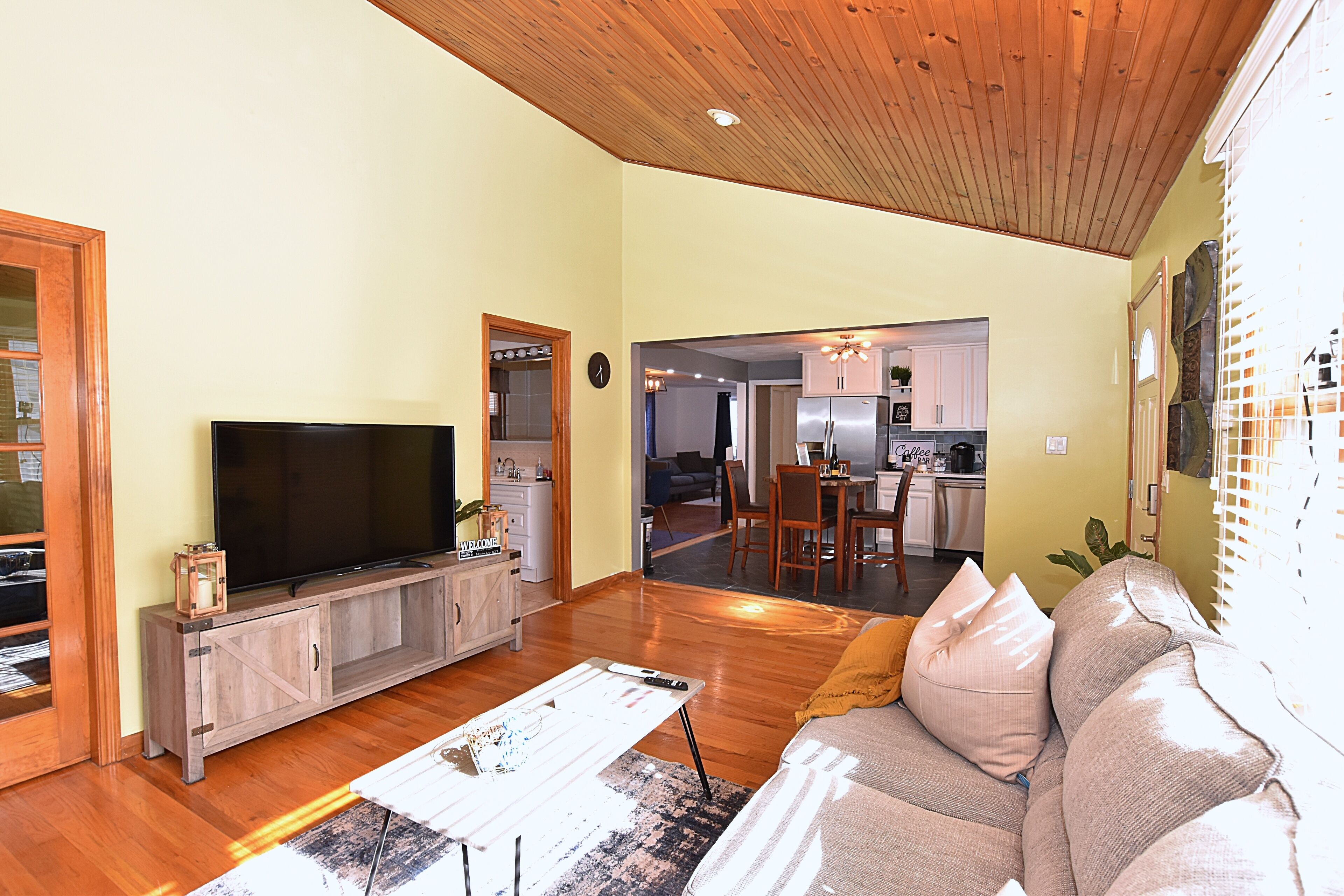 Cozy Large 3BED/3BATH HOUSE, 9 mins to Providence