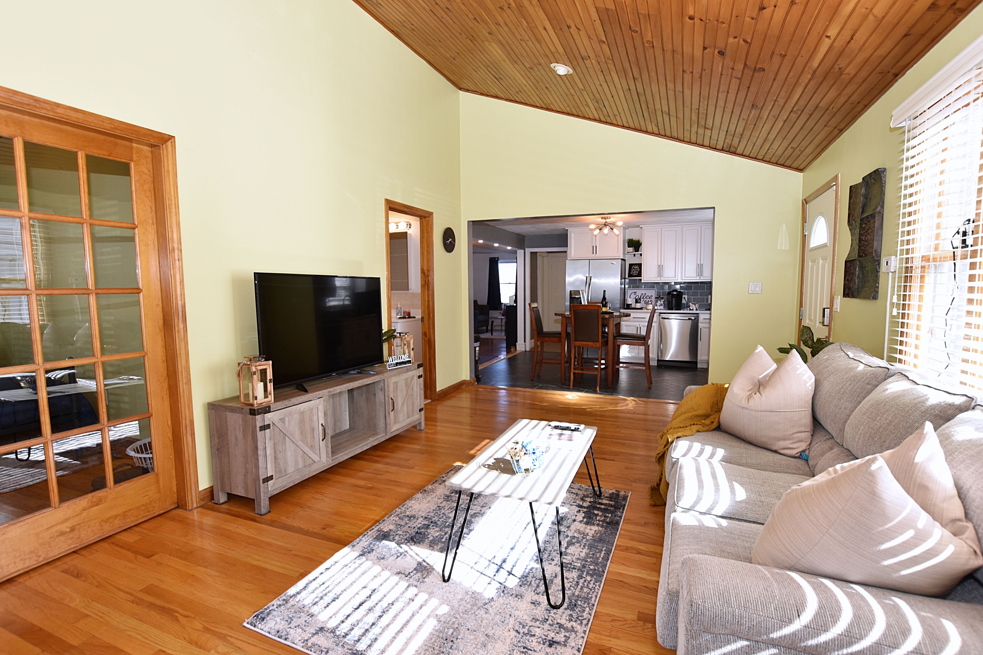 Cozy Large 3BED/3BATH HOUSE, 9 mins to Providence