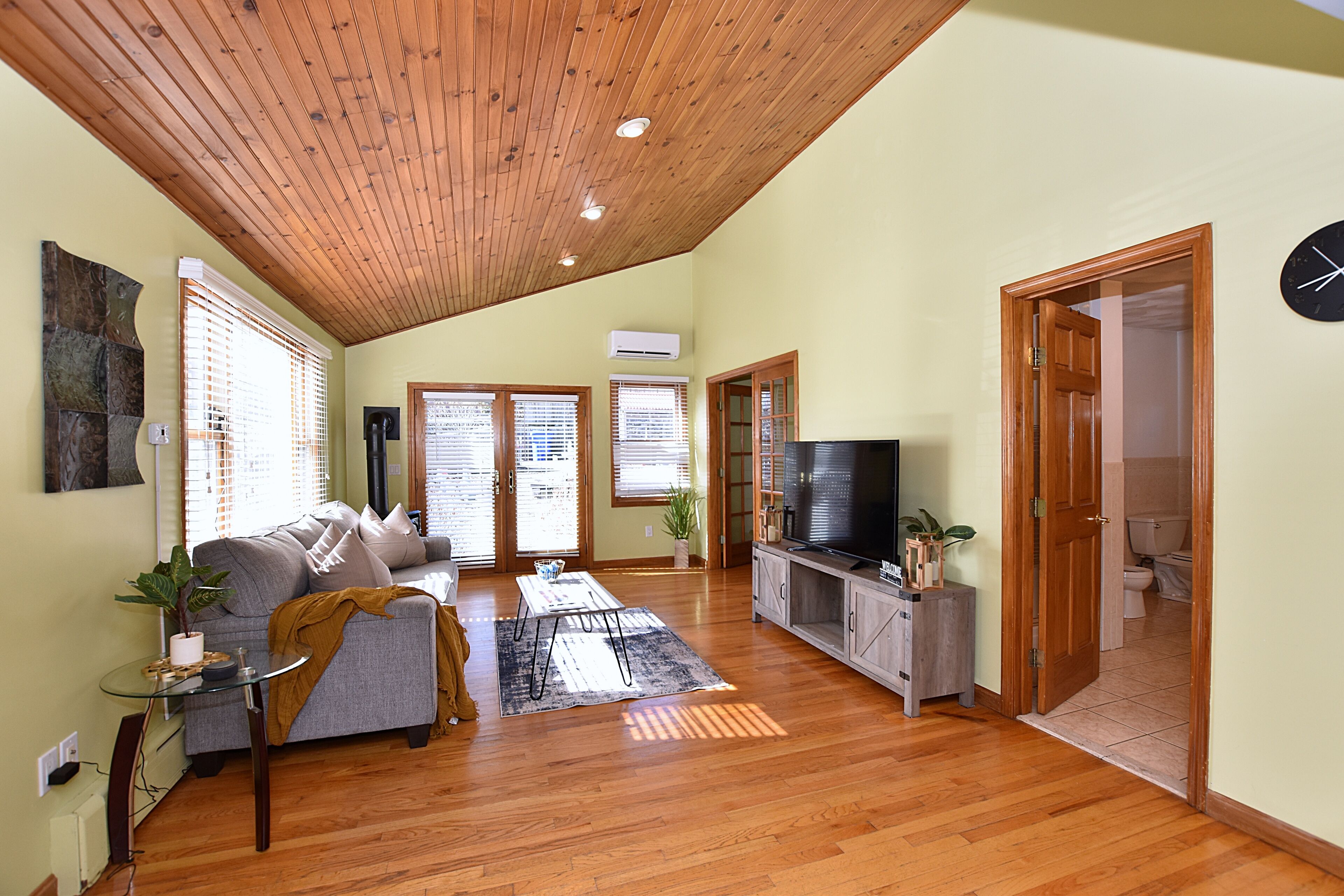 Cozy Large 3BED/3BATH HOUSE, 9 mins to Providence