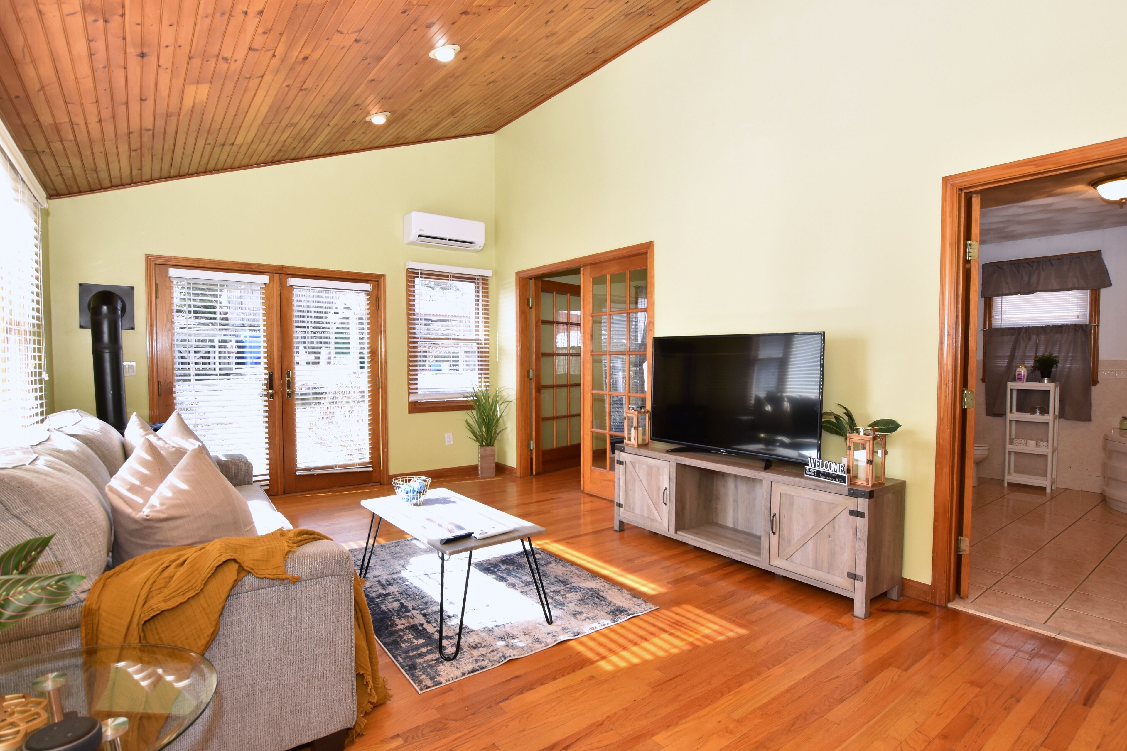 Cozy Large 3BED/3BATH HOUSE, 9 mins to Providence