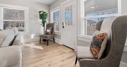 Cozy 4B Retreat Near Uptown King Beds Sleeps 12