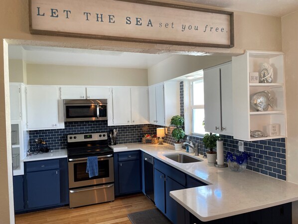 Fridge, microwave, oven, stovetop