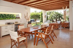 Outdoor dining - Villa Maganuco (Modica)